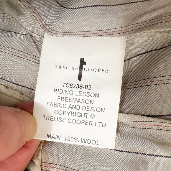 TRELISE COOPER FULL WOOL BLACK BLAZER WITH RUFFLE AND BUTTON TOP - Picture 6 of 10